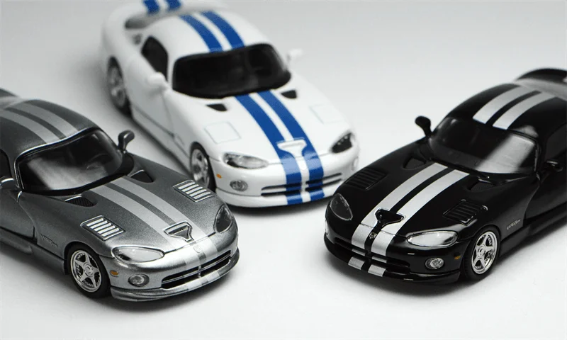 

Масштабная модель автомобиля 1:64 1996 Viper Hardtop GTS, коллекционная, литая под давлением
