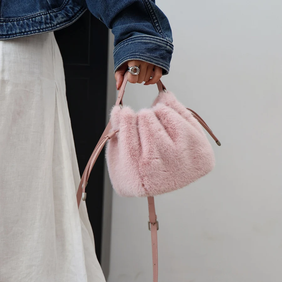 

Cute Faux Fur Tote Bag Women's Bucket Plush Drawstring Design Ladies Handbags Soft Winter Crossbody Shoulder Bags Bolsa Feminina