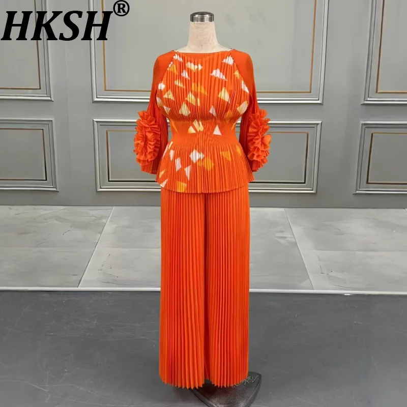 

Комплект из двух предметов HKSH 2026: Новинка весны, женский топ с рюшами на рукавах, плиссированный, с принтом, с завышенной талией, и прямые повседневные брюки. Элегантный стиль. Модель HK19037.
