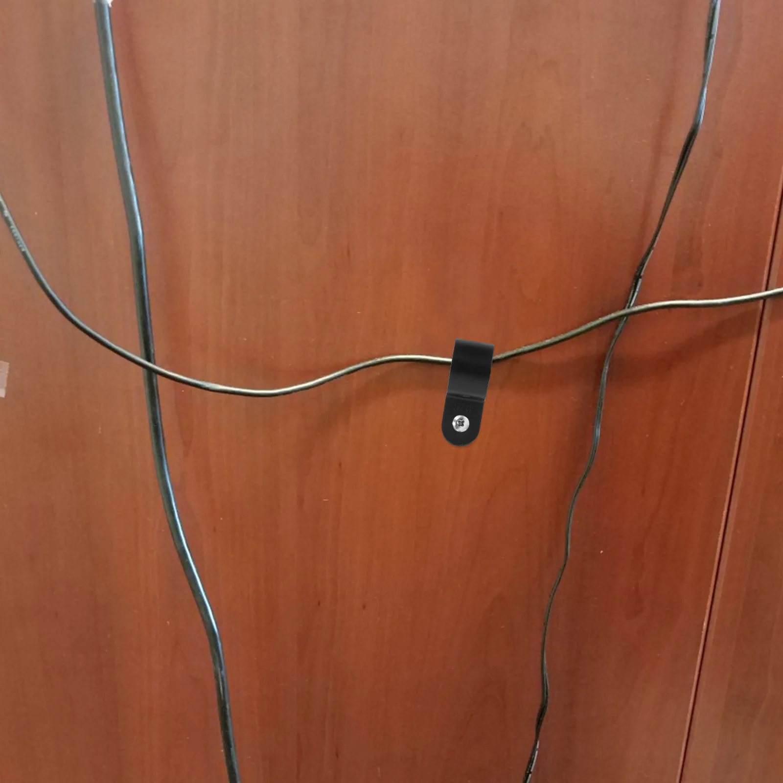 

50Pcs R-Type Wire Clips Thickened PVC Cord Organizer Secure Screw Hole Design for Wall Mounting Rope Light Clips