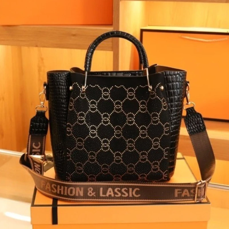 

Женская классическая сумка через плечо в стиле ретро, кошелек через плечо с просторным интерьером для работы, поездок на работу и поездок на покупки