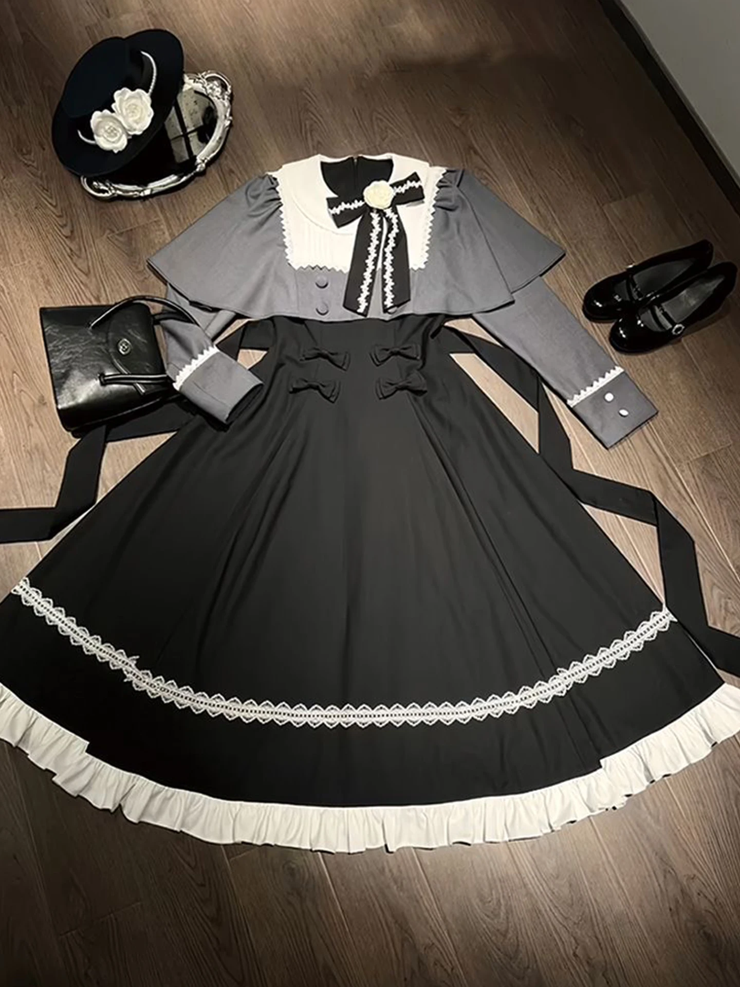 2025 Autunno Nuovo Pendolarismo Quotidiano Abito di media lunghezza + Cappotto con mantello Bowknot Lolita Halloween Set di due pezzi Abiti da donna