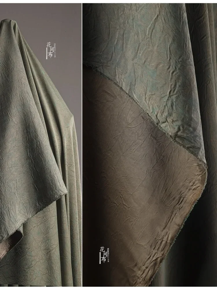 

Вертикальная плиссированная ткань Tie Dye Креативная верхняя одежда Дизайнерская одежда Швейная ткань Оптовая продажа ткани на метр