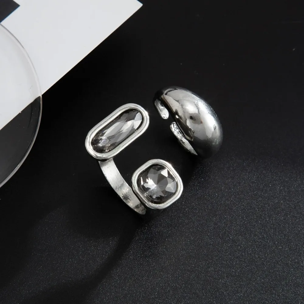 Juego de 2 piezas de anillos para los pies Light Lux, de acrílico con piedra, ajustables, banda metálica para los pies, banda metálica lisa, paquete múltiple, banda de acrílico con gemas, para piscina y ocio.