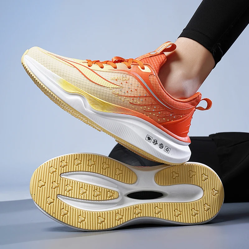 Men's sneakers New four seasons lightweight breathable soft-sole racing outdoor casual running shoes student speed sports shoes