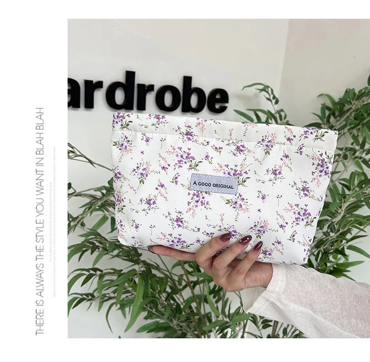 

Портативная ручная косметичка — новый хлопковый маленький квадрат 2025 года, свежий цветочный принт, место для хранения на молнии