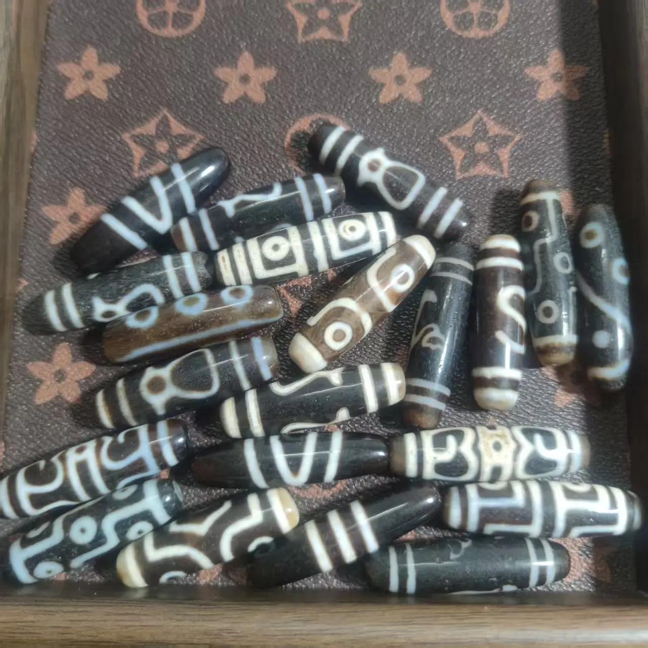 21pcs/lot 45-47mm long Tibetan Dzi beads Different Totems Guanyin 9 eyes 3 eyes  natural stones for jewelry making