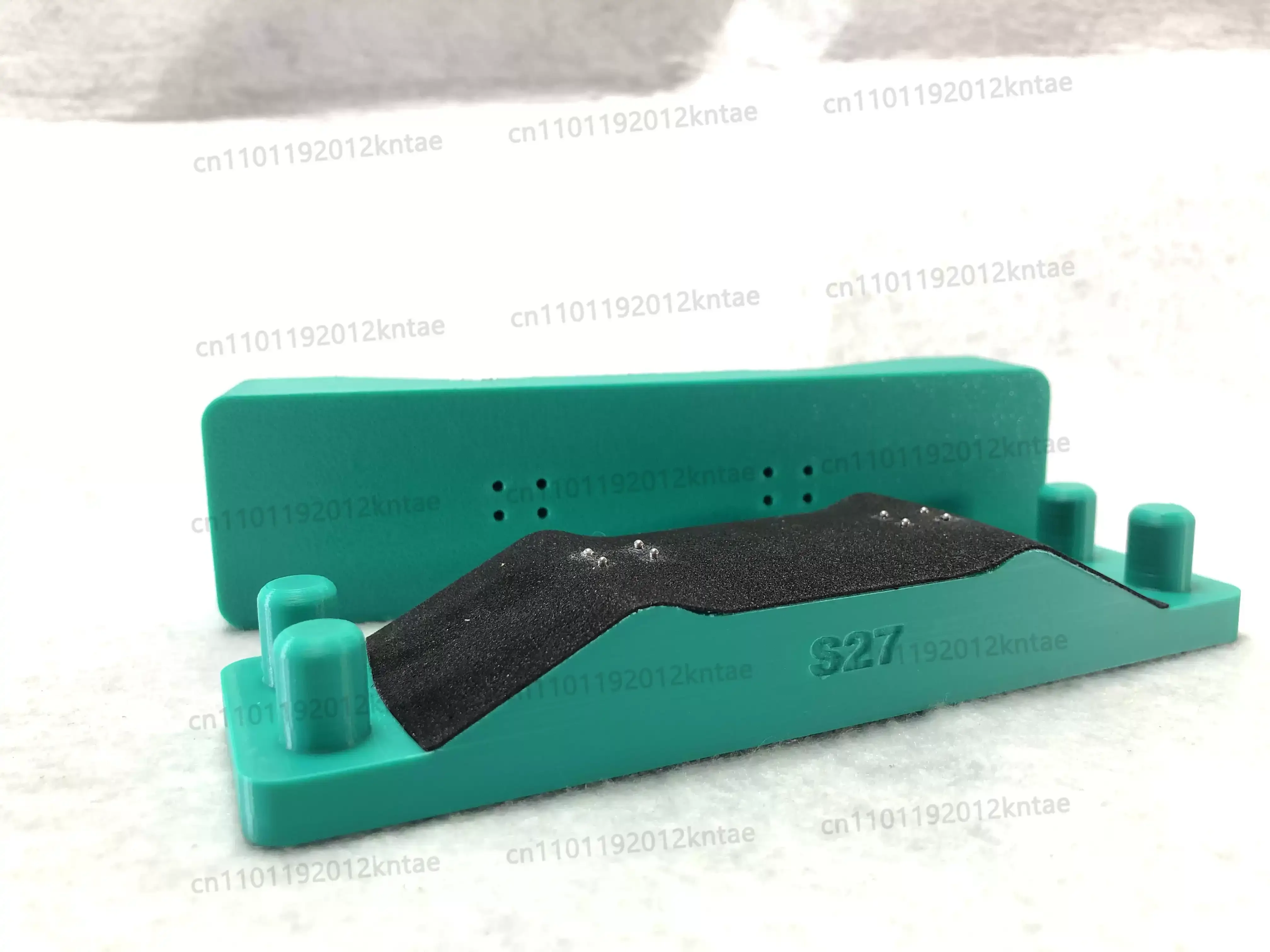Molde Profesional para Fingerboard S27 - Forma Cóncava con Relieves Metálicos, Kit para Principiantes de Tech Deck