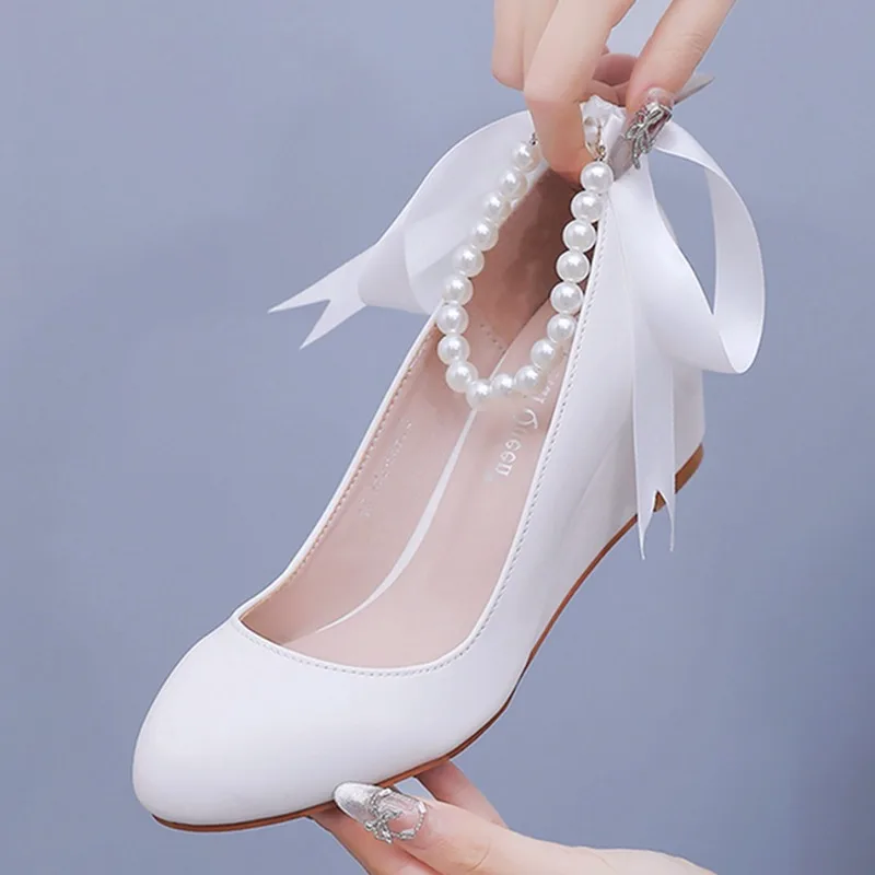 

5cm white beaded thick sole sloping heels, Mary Jane shallow mouth single shoe, ribbon slimming high heels