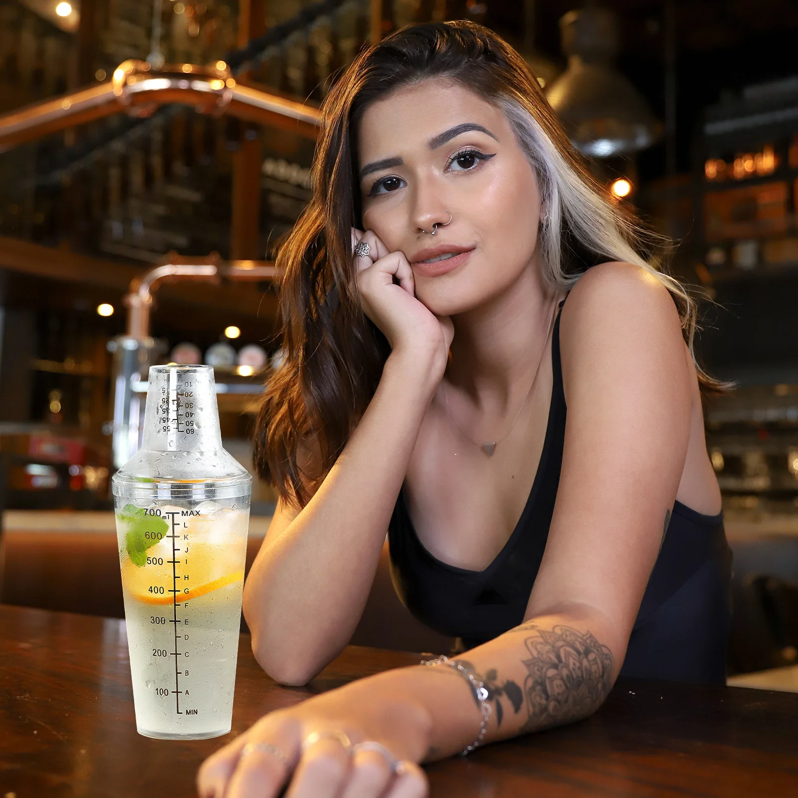 

Cocktail Shaker with Scale Clear Drinks Hand Shaker Two-Stage Mixing Cup for Bartenders Wine Mixing Supplies Milk Tea Making Kit