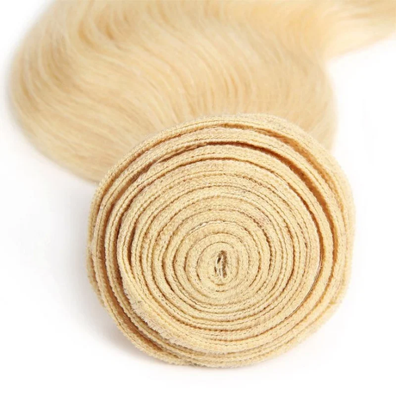 Pacotes encaracolados loiros do cabelo humano do Weave, onda do corpo, Remy brasileiro, extensão crua do cabelo, 1 pacote, 10-30, 613, densidade de 150%