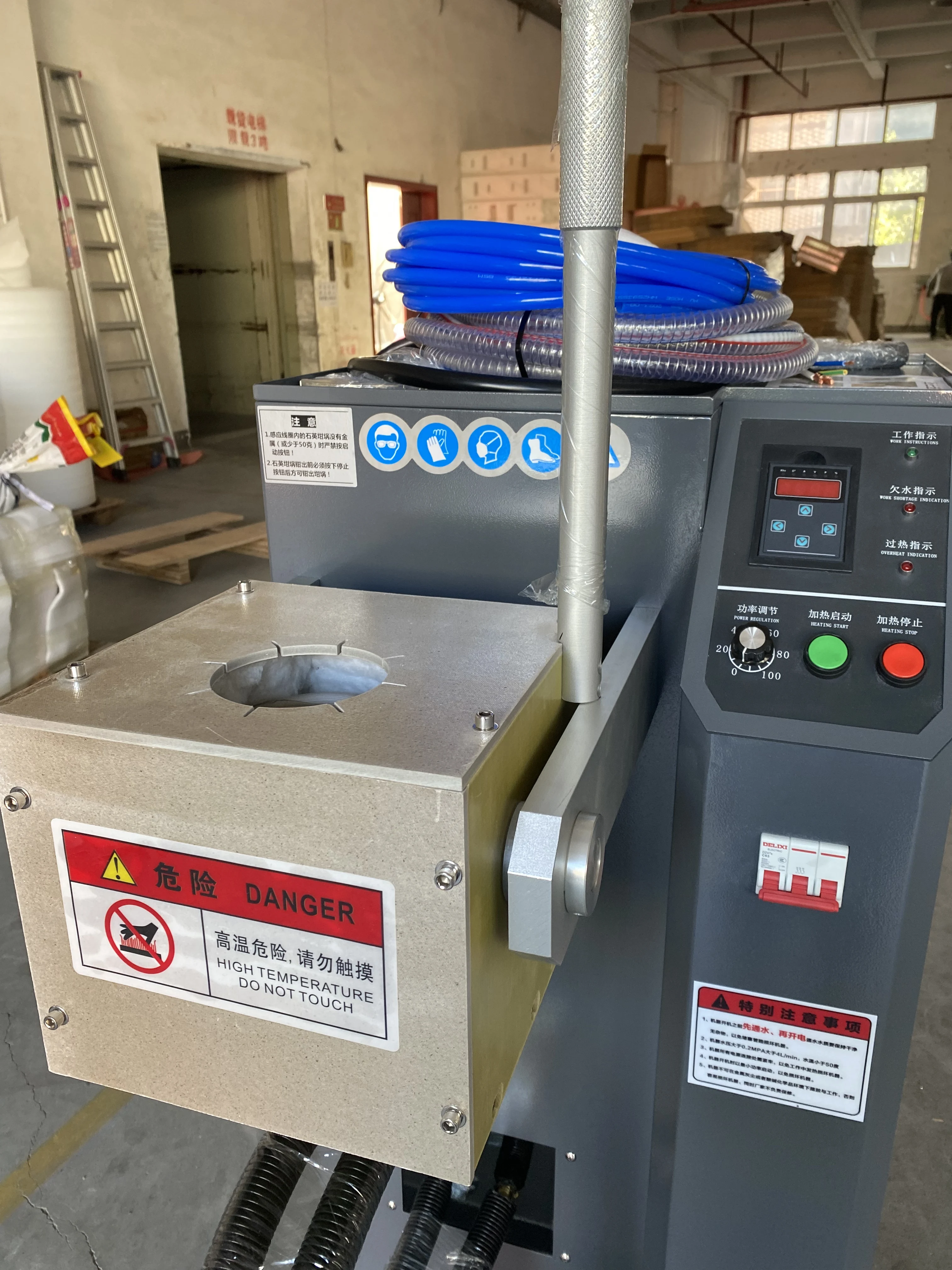 Vertical gold melting furnace use quartz crucible