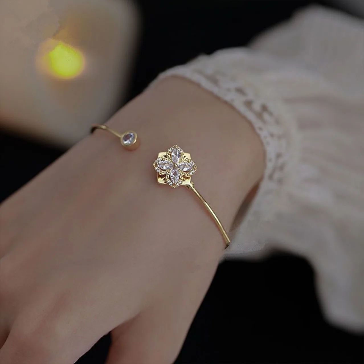 Fashionable Rotatable Four Leaf Zircon Open Bangle Bracelet with Elegant Women\'s Banquet Jewelry Giving Girlfriends Holiday Gift