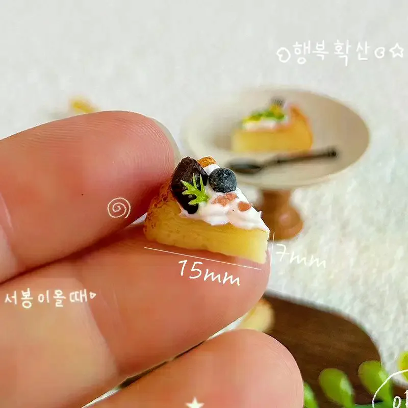 1/12 Dollhouse Miniature Basque Cake Bread DIY Dessert Mini Food Cream Dessert Model For Doll House Decor Kids Pretend Play Toys