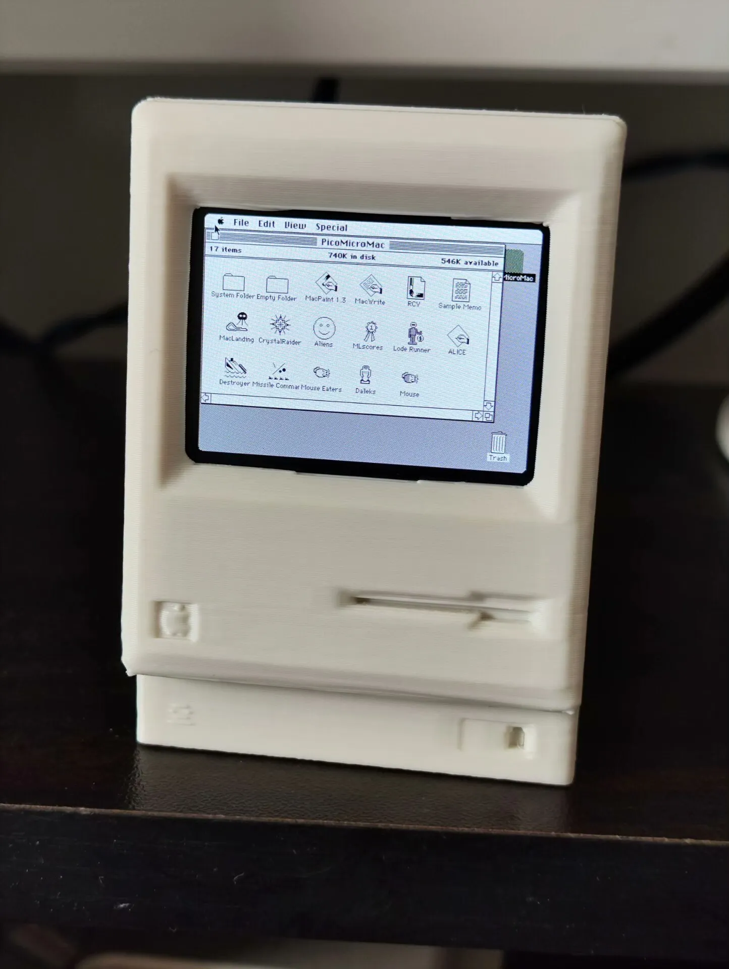 كمبيوتر ريترو ميني ماك محمول باليد |   ماكوس عملي 1984 على RP2040، شاشة أحادية اللون مقاس 2 بوصة، حافظة مطبوعة ثلاثية الأبعاد مجمعة مسبقًا #5