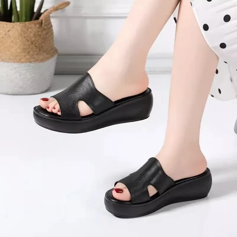 

2025 женские шлепанцы на платформе, летние женские тапочки из натуральной кожи, туфли на высоком каблуке, нескользящие женские тапочки