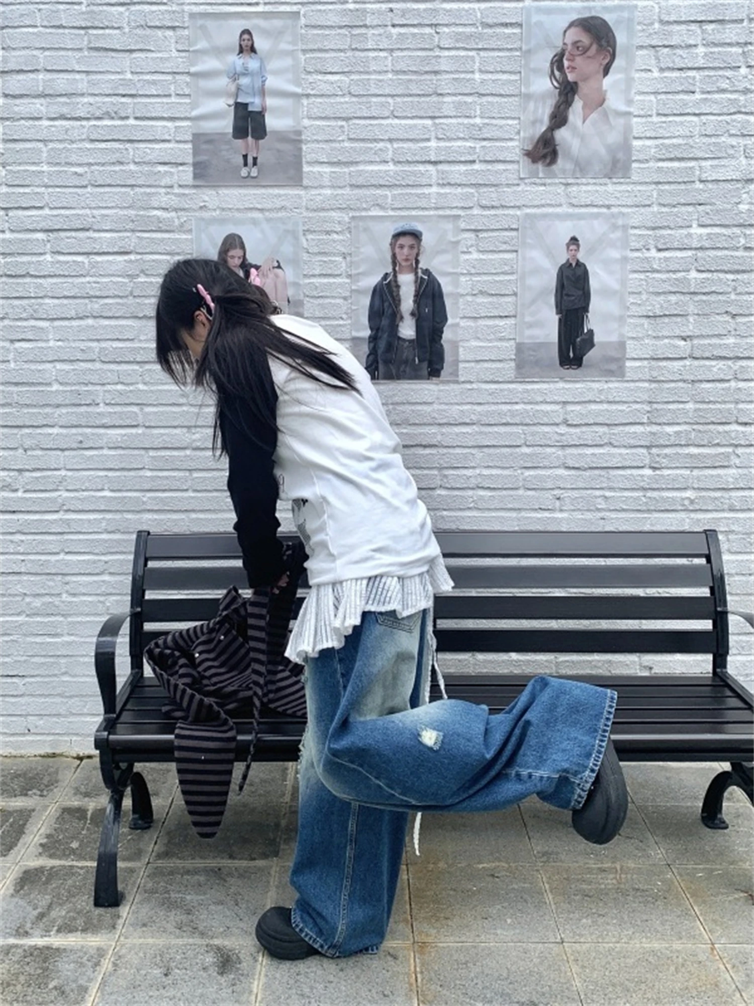 المرأة عالية الخصر واسعة الساق الضوء الأزرق الجينز خمر غسلها المتعثرة الكرتون التصحيح Y2K الشارع الشهير سراويل جينز