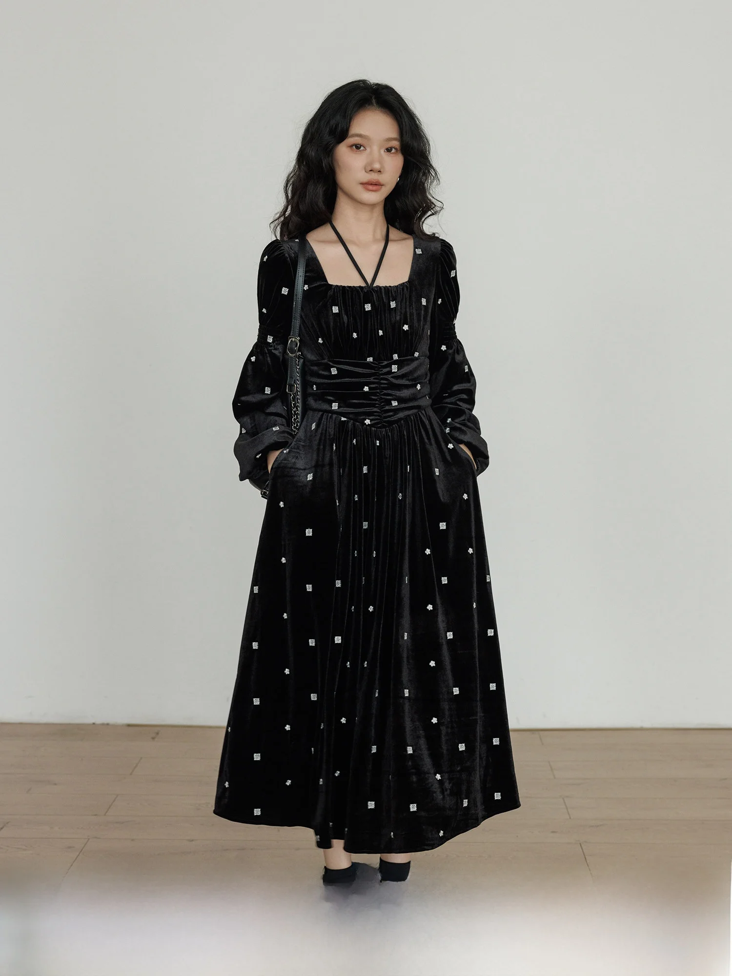 

Ретро-платье из бархата с вышивкой для женщин, с завышенной талией, стройнящее, А-силуэт, для повседневной носки