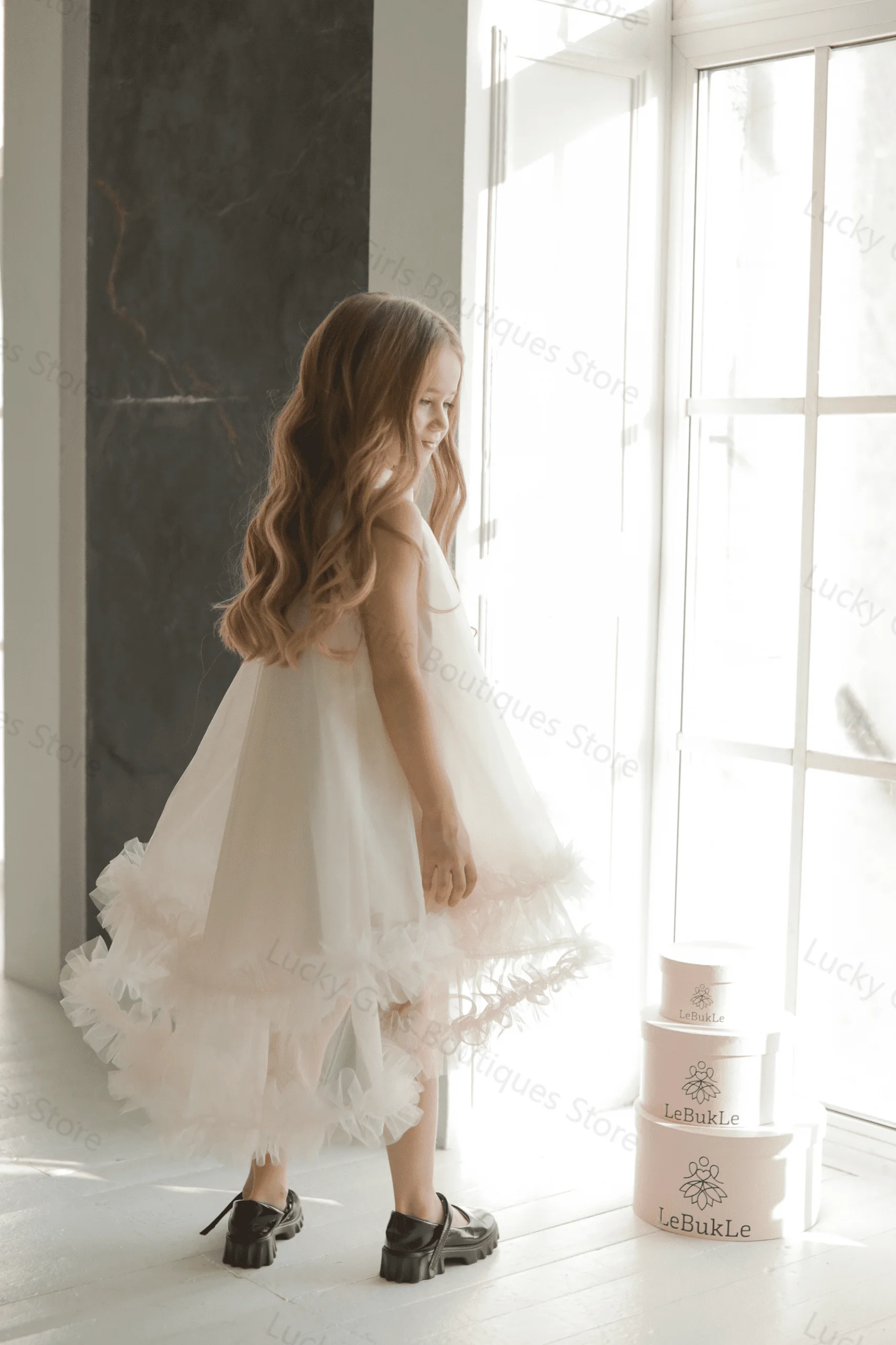 Elegant ชุดเดรสดอกไม้สีขาวคอสูงเด็กวันเกิด Party Gowns ฉัตร Ruffles เด็กชุดเจ้าสาวงานแต่งงาน