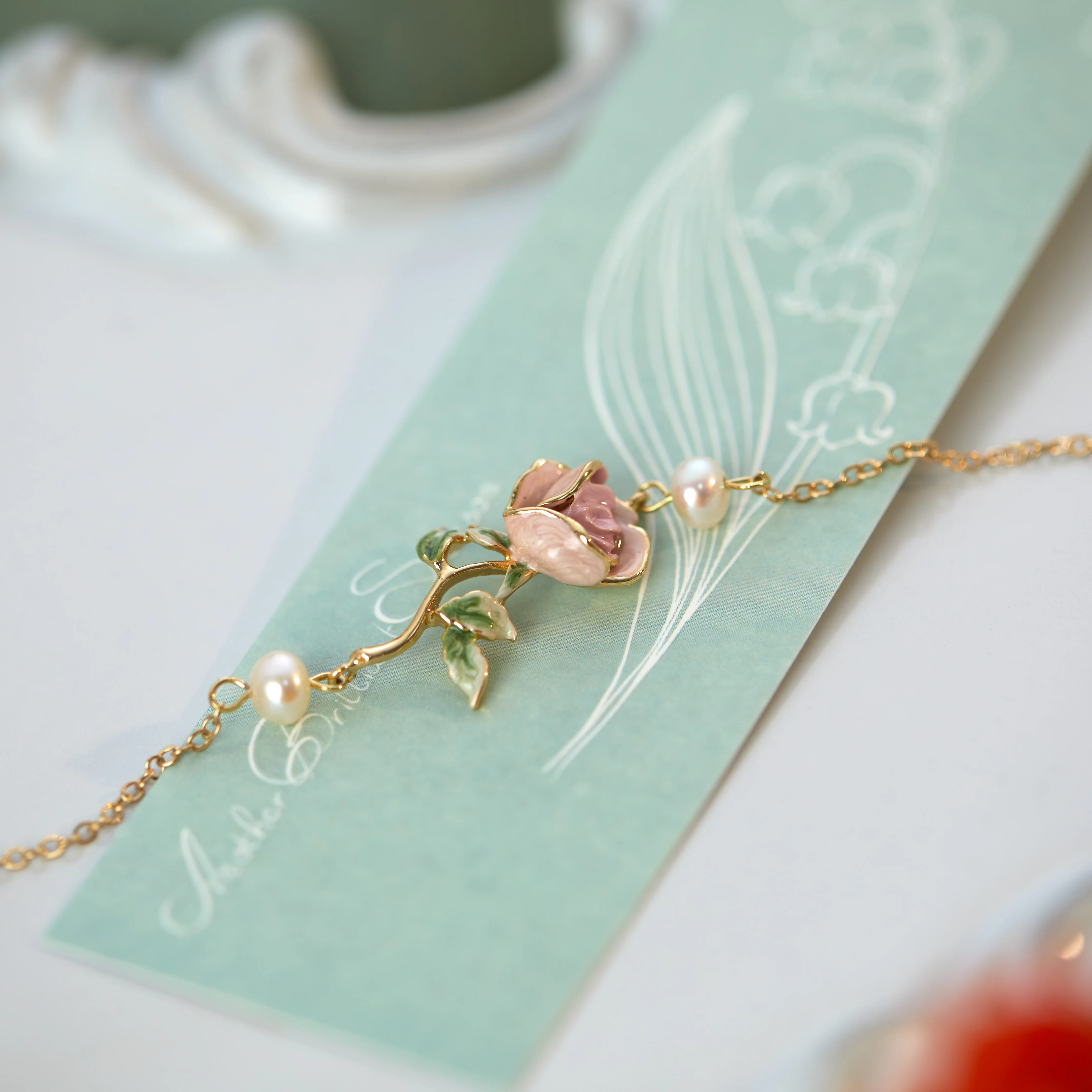 Fairy Style Duleli Garden Gentle Pink Rose Vintage Exquisite Enamel Drop Glaze Brass Chain Freshwater Pearl Bracelet for Women