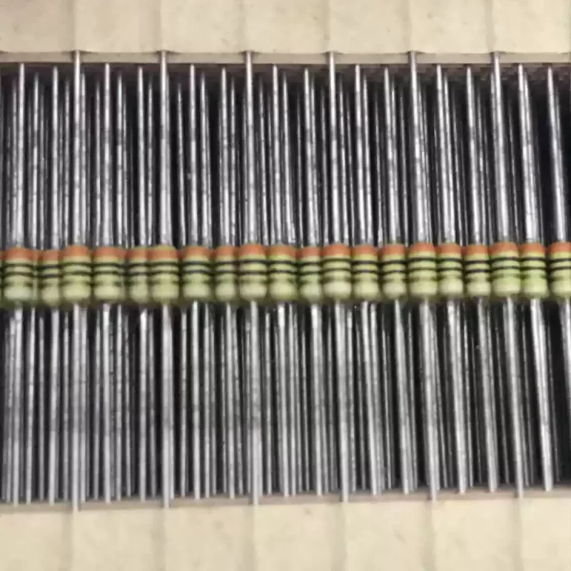 30-100pcs Imported color ring capacitor resistor UP050SL300J 30PF/50V low loss low-temperature float