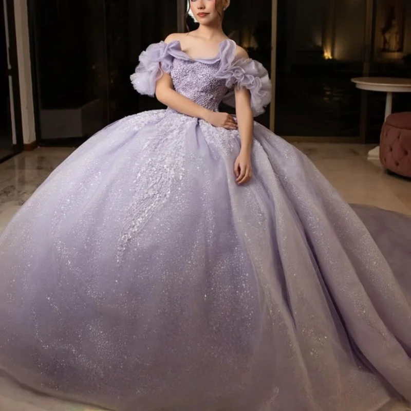 

Блестящее лавандовое платье Quinceanera с открытыми плечами, блестящая жемчужная наклейка, длинный хвост, платья de 15, Quinceanera ﻿ Настроить