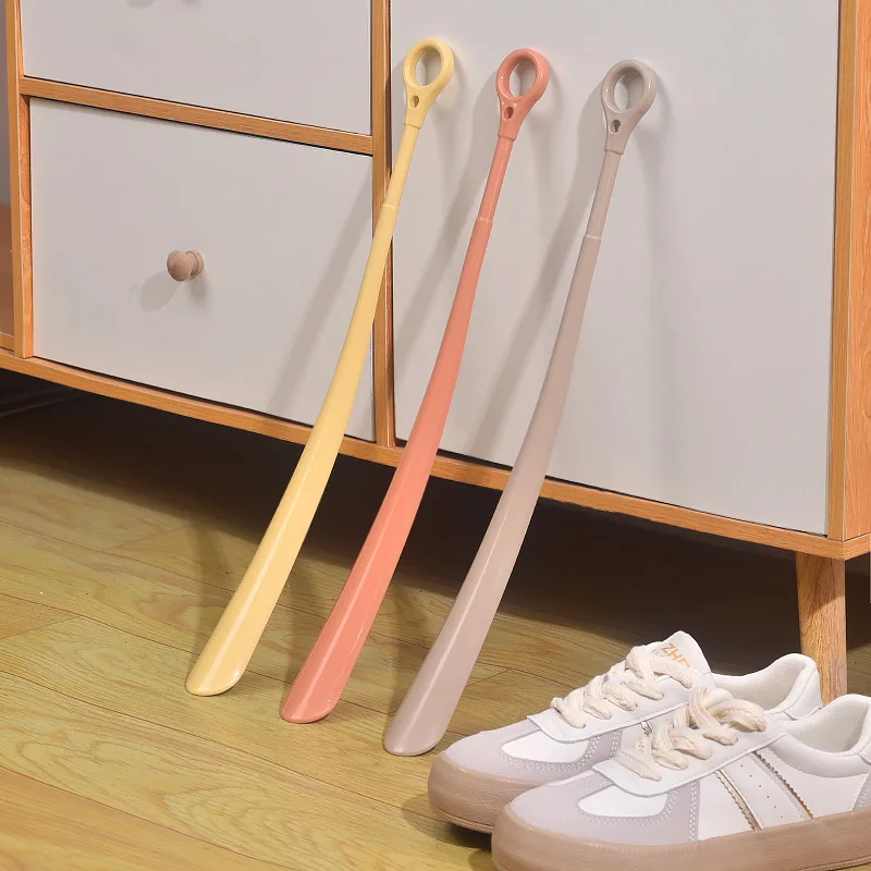Calzador con anillo colgante de 47cm de largo para mujer embarazada, levantador de mango largo, cuchara para zapatos para personas perezosas, espátula para zapatos, cuernos para zapatos