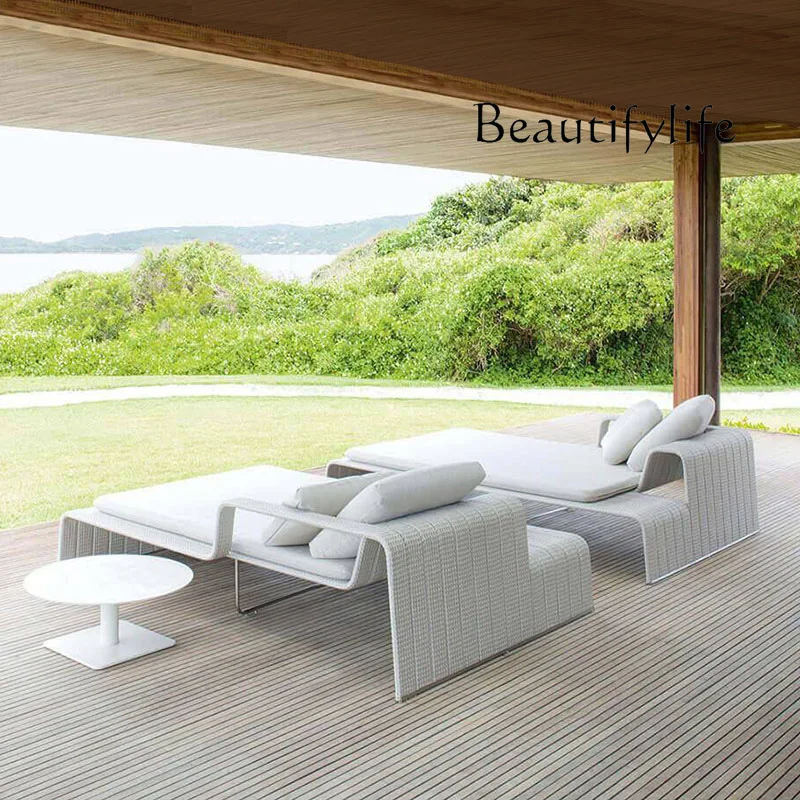 Kreatives Rattan-Sonnenbett im Freien, Freizeit für Schwimmbad, Strand, Innenhof