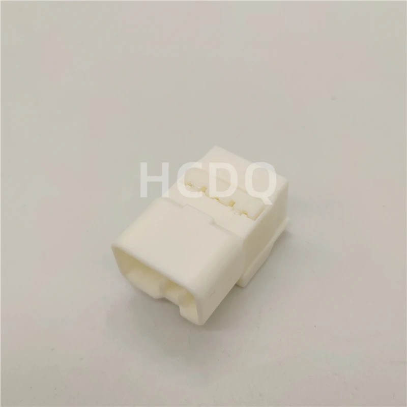 Brand new original high-quality connector 6240-1077 plastic plug sheath shell