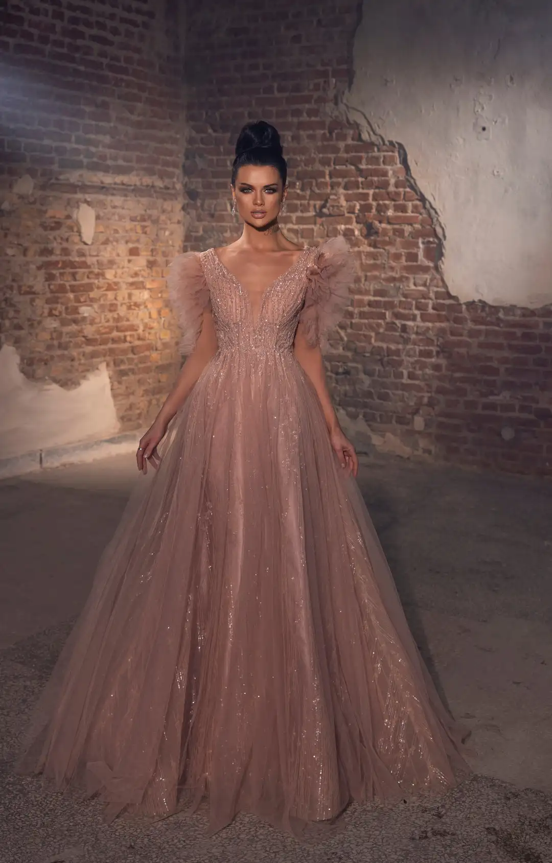 Tulle Sequins V-neck A-line Prom Dresses Illusion Long Sleeve Ruffles Pleats Party Dress Sparkly Backless Long Evening Gowns