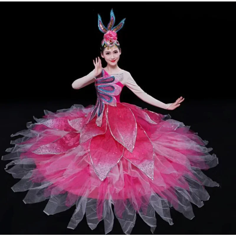 

Modern dance songs accompanied by dance performance costumes blooming with flowers