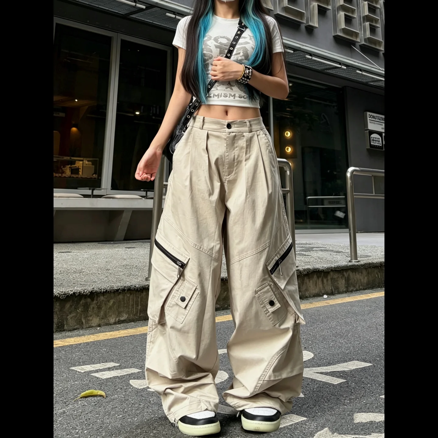 Womens Wide Leg Cargo Pants Large Pockets Wrinkled Texture Zipper Details for Hip Hop Dance and Casual Street Style Outfits