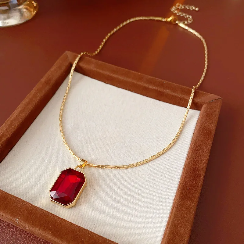 تصميم بسيط الأحمر مربع حجر الراين قلادة قلادة للنساء الفرنسية الرجعية الفاخرة قلادة طويلة الراقية تنوعا المجوهرات هدية