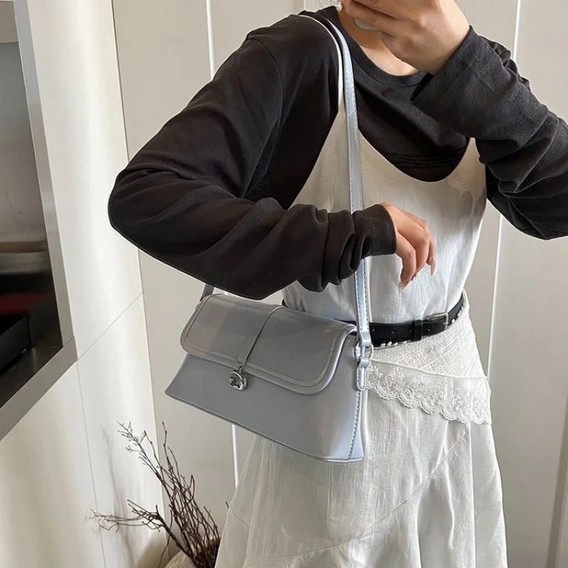 

Chic Ladies Shoulder Bag Made Of Sheepskin Leather Boasting Denmark Casual Vintage Neat Spacious Look