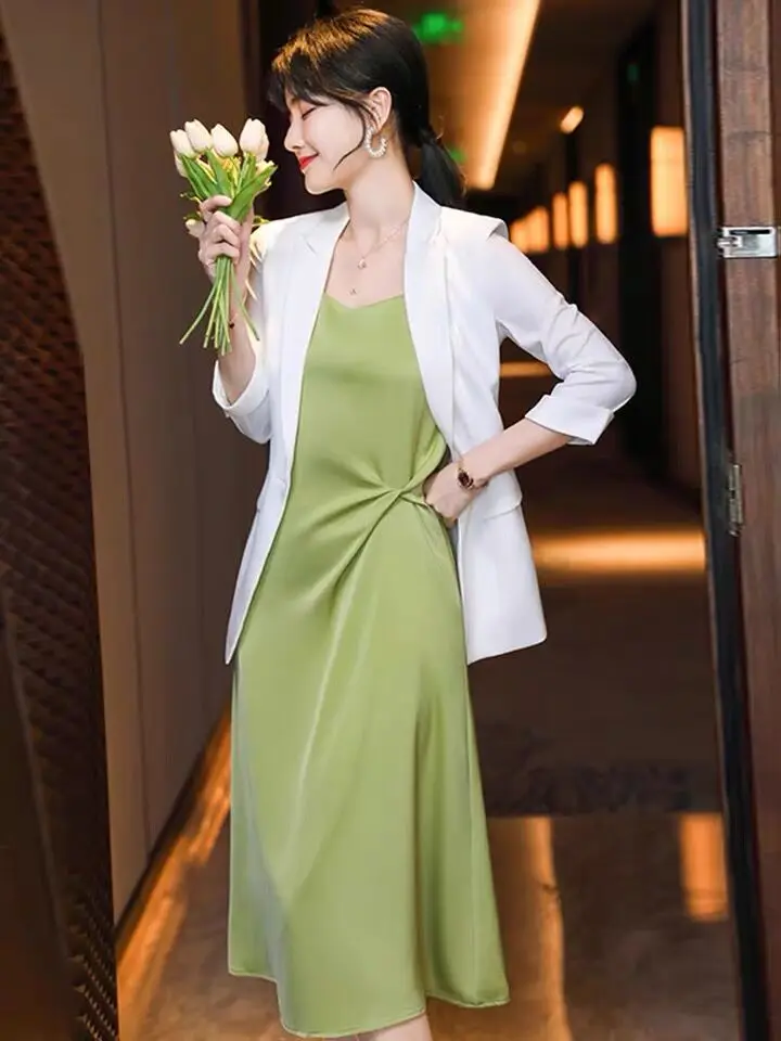 2025 الصيف الأفوكادو الأخضر خلات فستان ستان السباغيتي الأشرطة الخامس الرقبة عارية الذراعين فساتين طويلة النساء حفلة مثير فستان الشمس