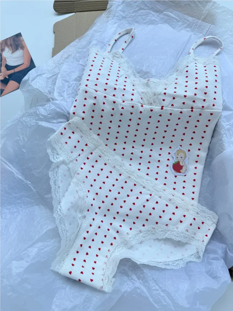 

Домашняя короткая одежда с принтом «Сладкое красное сердце», женская летняя хлопковая кружевная отделка, камзол с v-образным вырезом + короткие штаны, милые мягкие комплекты из 2 предметов OOTD