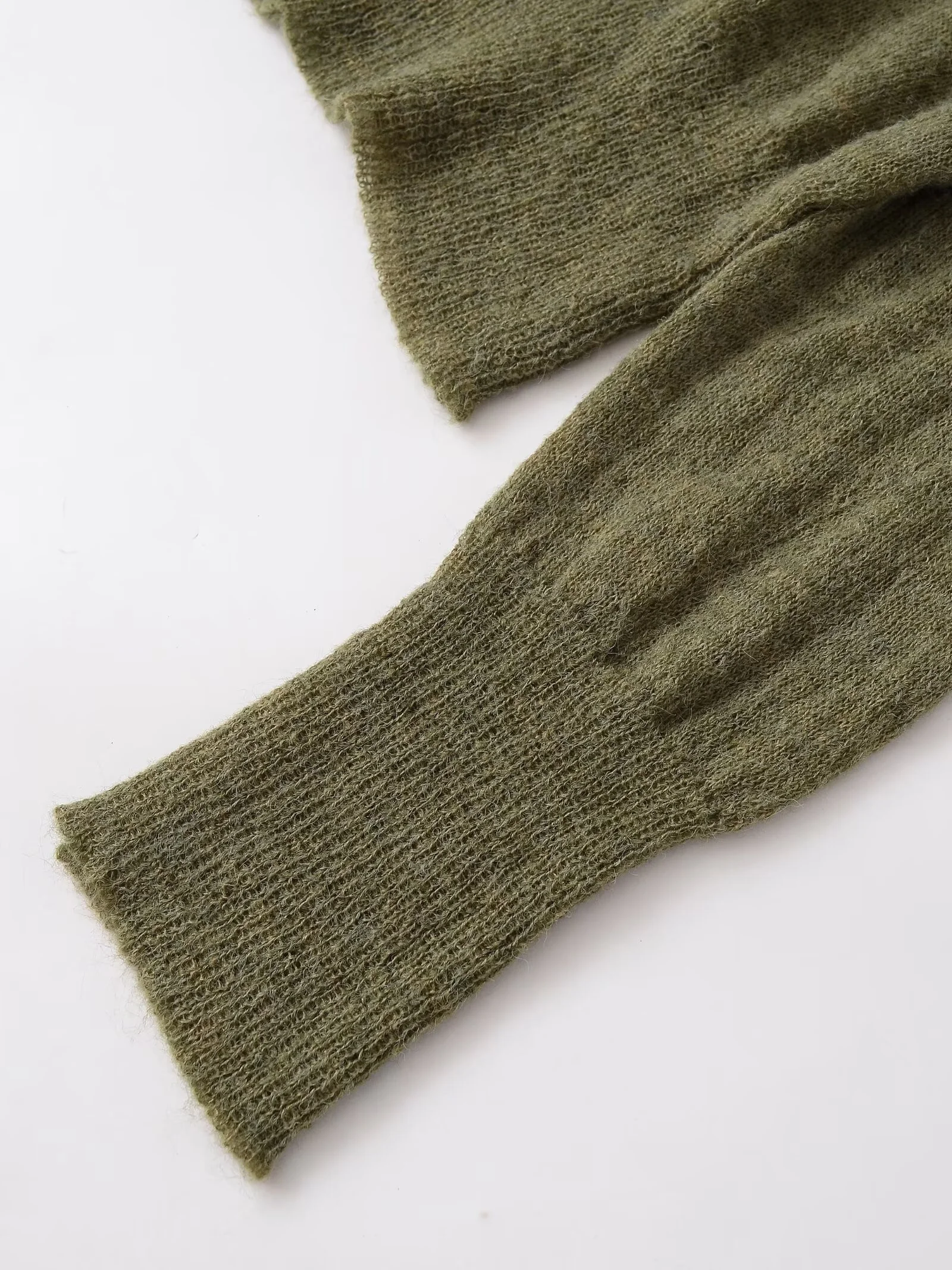 2025, Herbst Neue frauen Tragen Lässige Mode Einfache und Lose Vielseitig V-ausschnitt Langarm Abnehmen Gestrickte Pullover