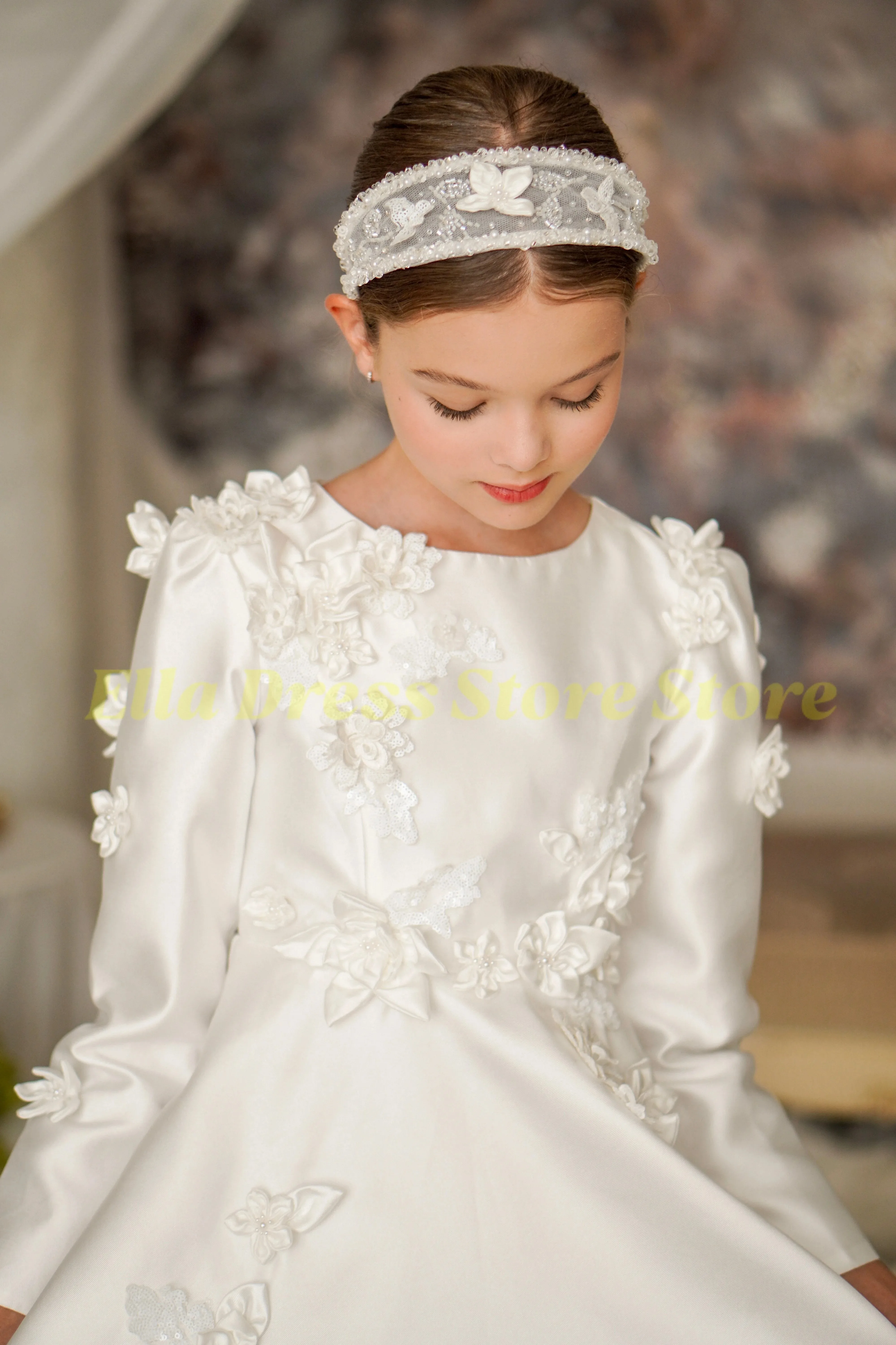 Großhandel Satin O-Ausschnitt Langarm-Kleid Rock Applikationen Blumenmädchenkleid für Hochzeitszeremonien Geburtstagsfeier Urlaub – Detail 3
