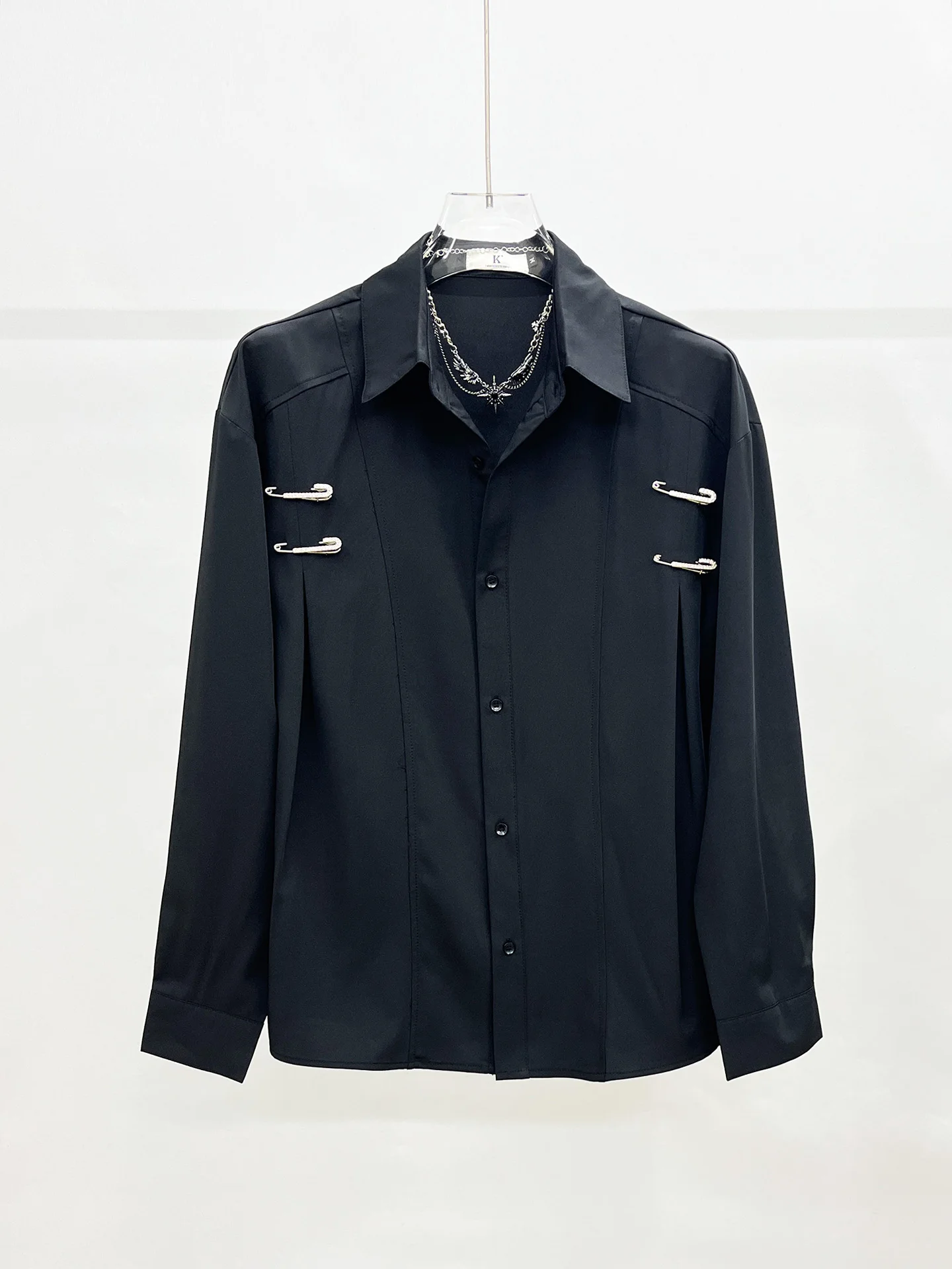 2025 Men's Summer New Niche Design Stylish Metal Pin Shirts Men's Loose Comfort Fashion Versatile Tops Personalized Trendy Shirt