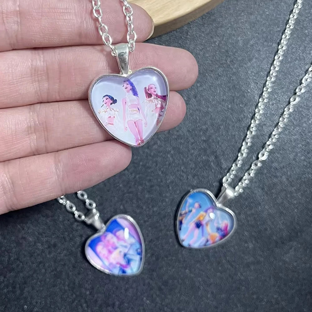 Kpop شيطان الصيادين قلادة الكرتون شكل قلب الصيد شخصية قلادة ساجا المعلقات المعبود قلادة Kpop ووريورز لمحبي هدية