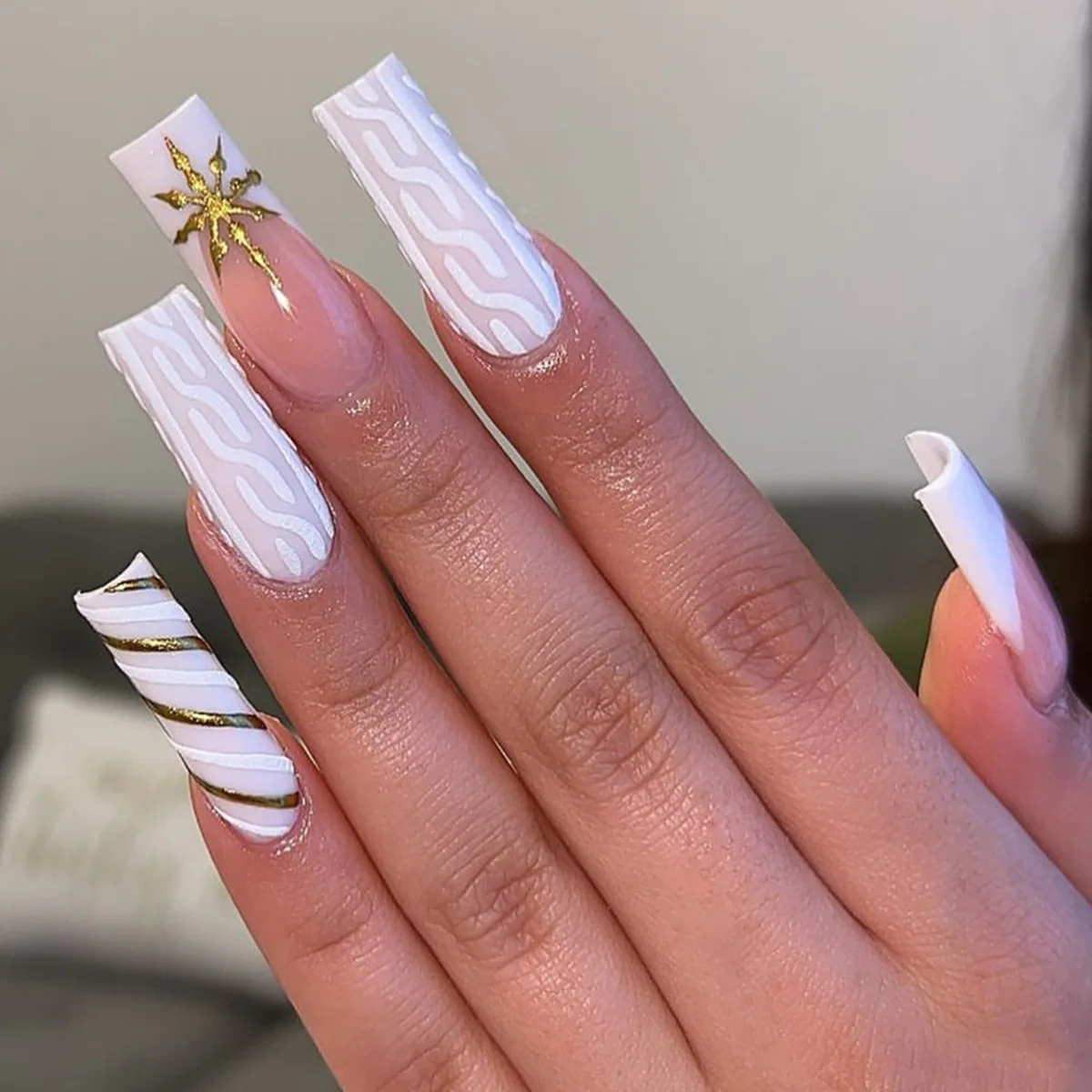 

24 шт., розовый французский пресс для гроба на ногтях, зимние рождественские накладные ногти со снежинками и принтом, носимые европейские накладные типсы для ногтей