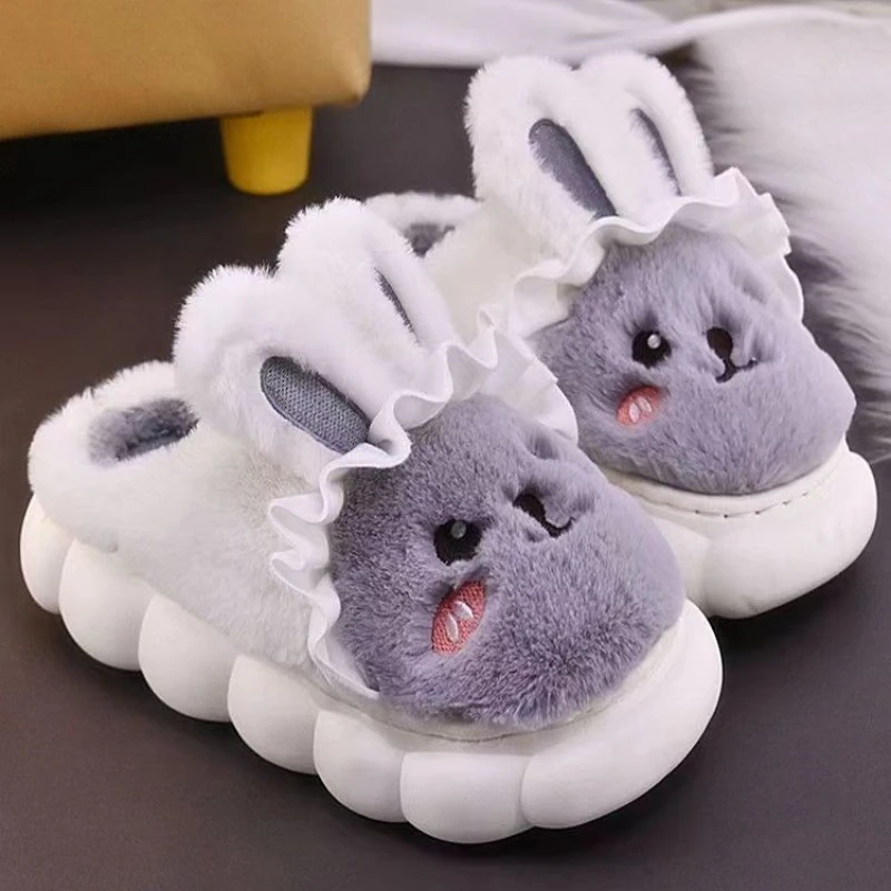 

Новинка 2023 года, зимние детские непромокаемые теплые нескользящие пушистые тапочки с милым кроликом для девочек и мальчиков, домашняя хлопковая обувь для дома