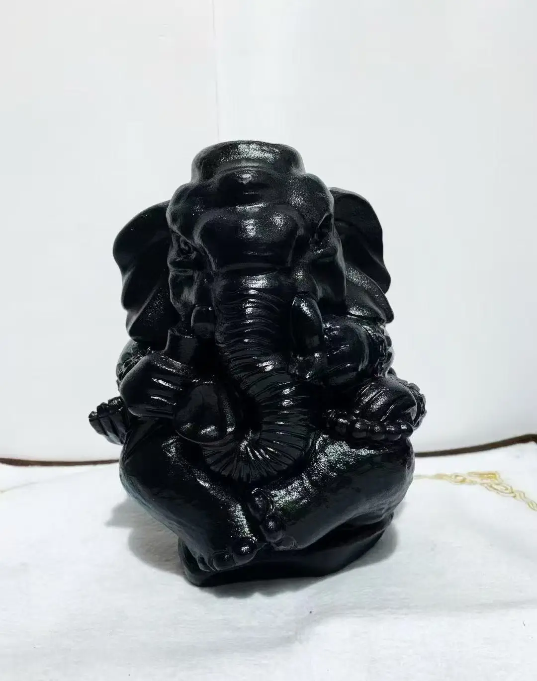 Natural Obsidian Crystal Hand-Carved Into The Image Of An Angel. It Has The Power Of Healing Energy. It Can Be Used As a Decorat