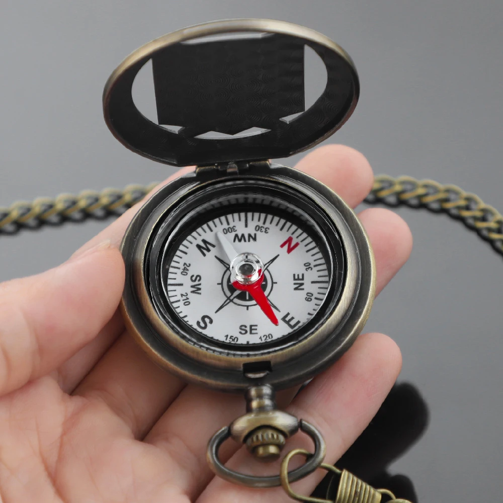 ساعة جيب بوصلة عتيقة أنيمي هجوم على تيتان تصميم التخييم في الهواء الطلق المشي لمسافات طويلة المحمولة جيب النحاس البوصلة الملاحة هدية