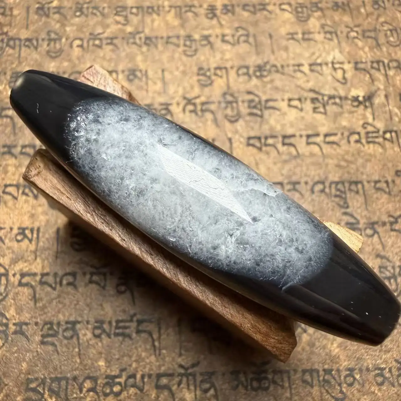 Tibetan Agate old Mongolian material Crystal Cave  Dzi Bead Amulet Pendant Tibet Protective talisman  66x17mm