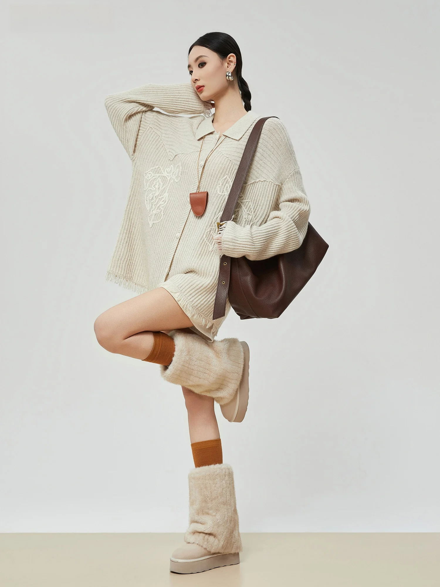 

Свободный вязаный кардиган, женский ранняя осень, новый ленивый свитер, джет с вышивкой и кисточками, откидной воротник Mili, бежевый, повседневный,