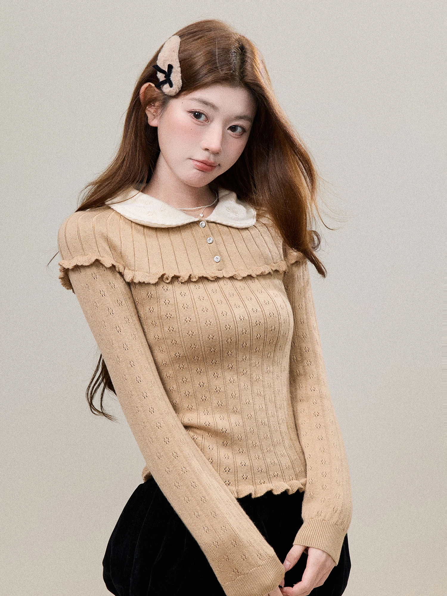 

Вязаный свитер с текстурой, воротником-стойкой, ажурными элементами, приталенный, с длинными рукавами, теплый, модный, весенний, женский.