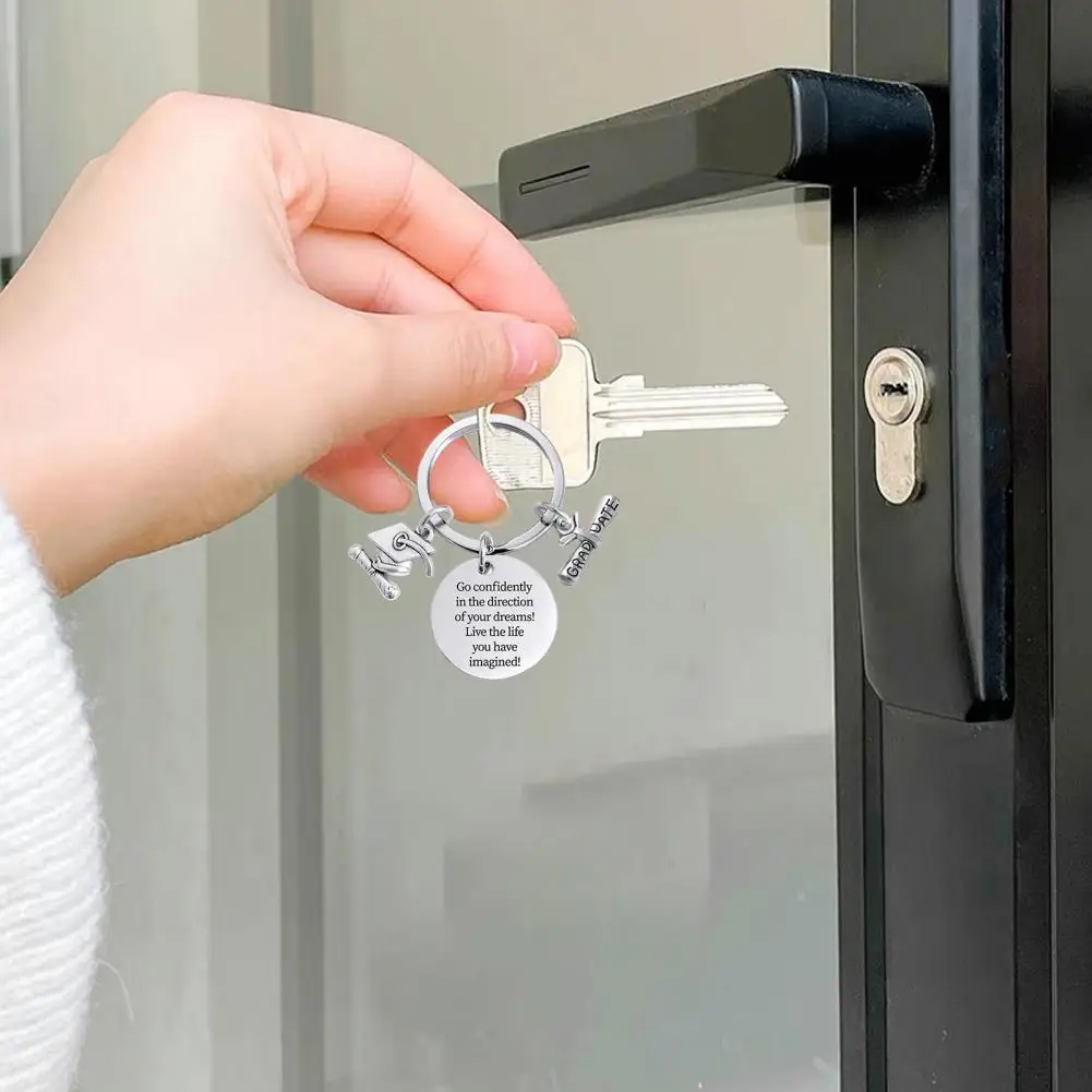 Porte-clés de remise de diplôme en acier inoxydable classe de 2025 porte-clés de remise de diplôme pour les diplômés du lycée universitaire en acier inoxydable pour elle