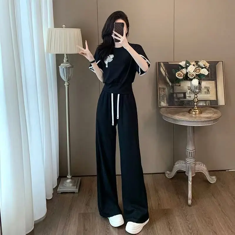 

Leisure and Fashion Set for Women Spring and Summer High End, Sports Short Sleeve Pants Slimming Two Piece Set