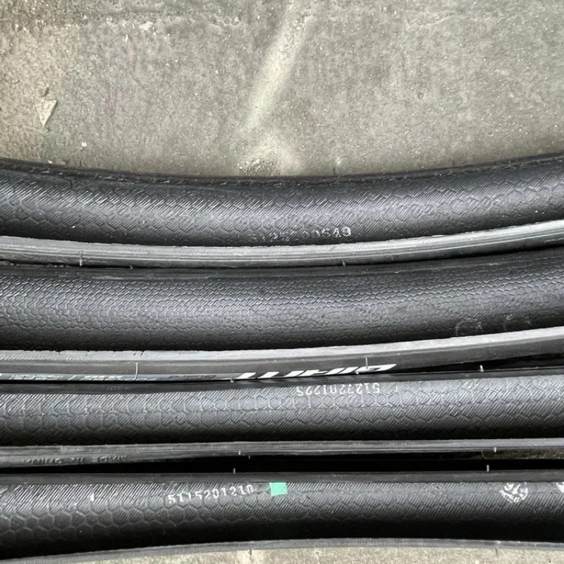 Giant Giant Escape Highway Travel Bike 700cx38/32/28/25 Outer Tire Inner and Outer Tire view 4
